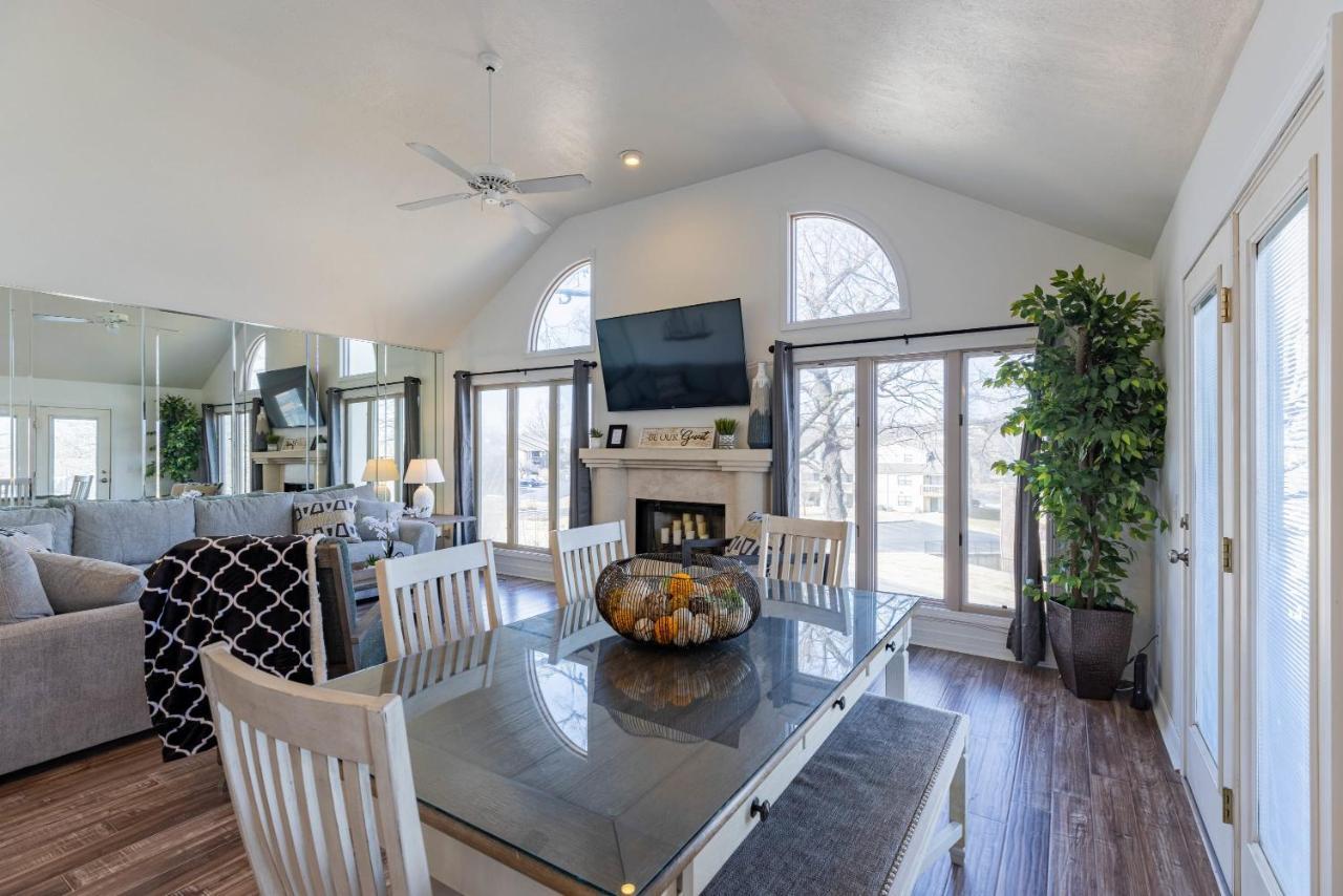 B 32-1 Spacious Villa Close To Pool Branson Extérieur photo