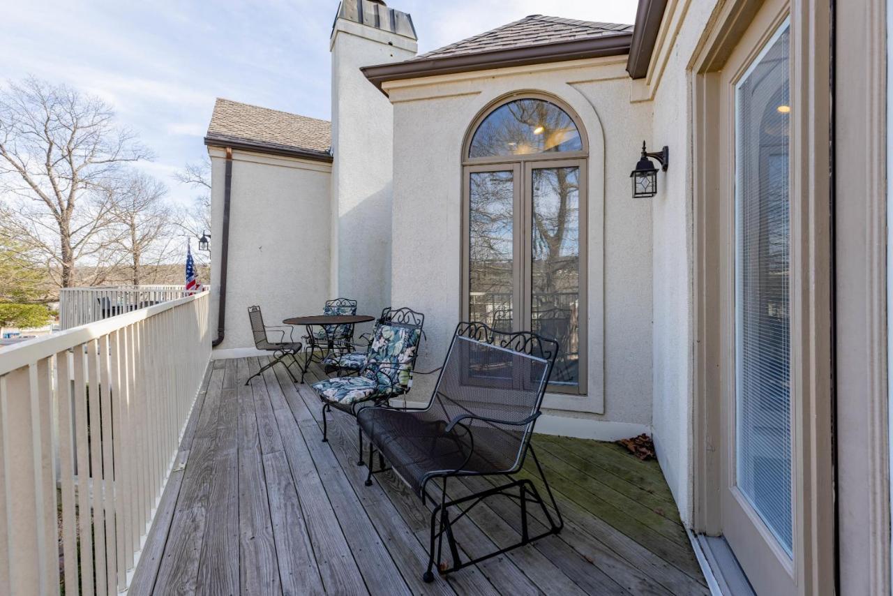 B 32-1 Spacious Villa Close To Pool Branson Extérieur photo