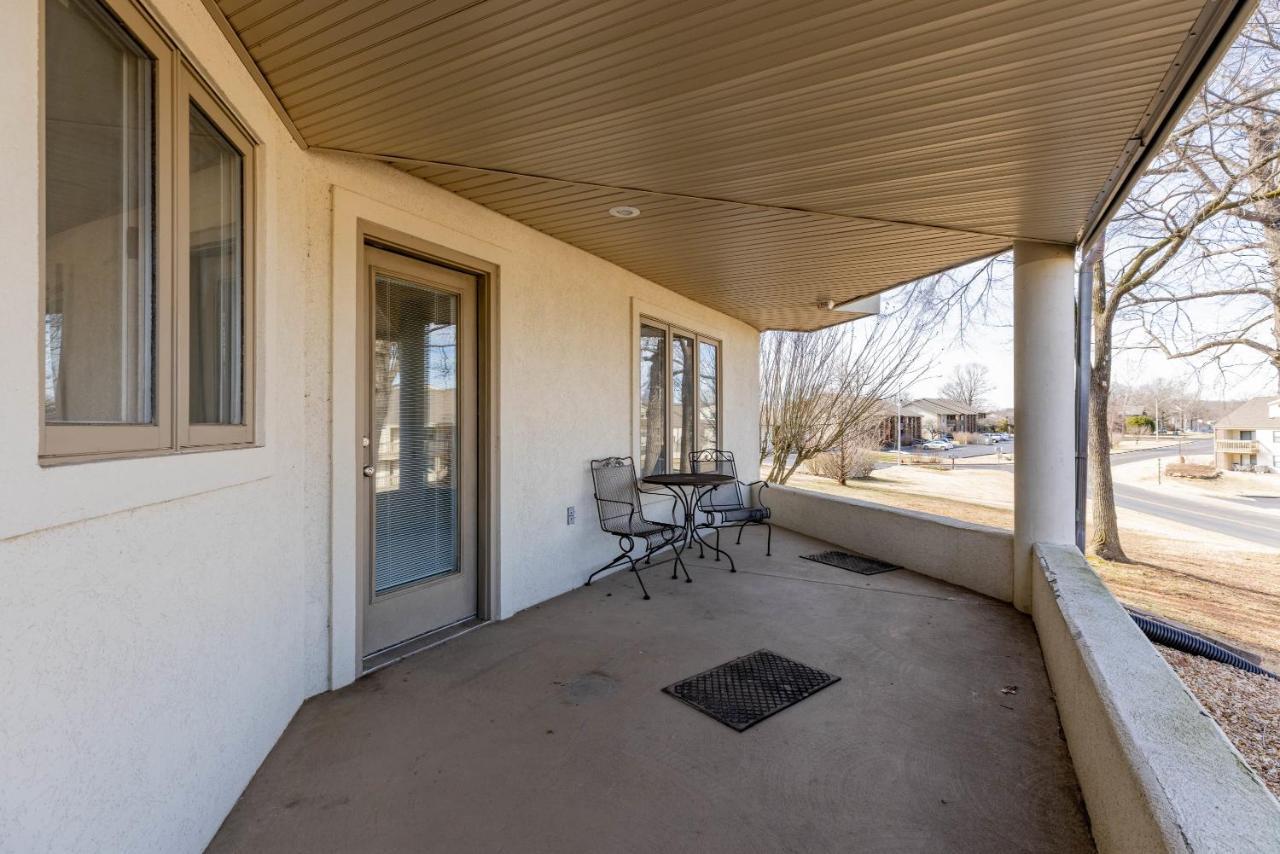 B 32-1 Spacious Villa Close To Pool Branson Extérieur photo